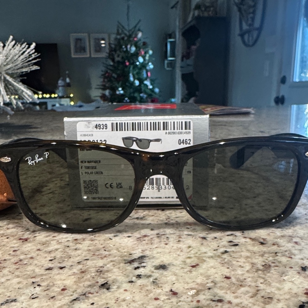 NEW Ray-Ban Black Sunglasses with Dark Lenses